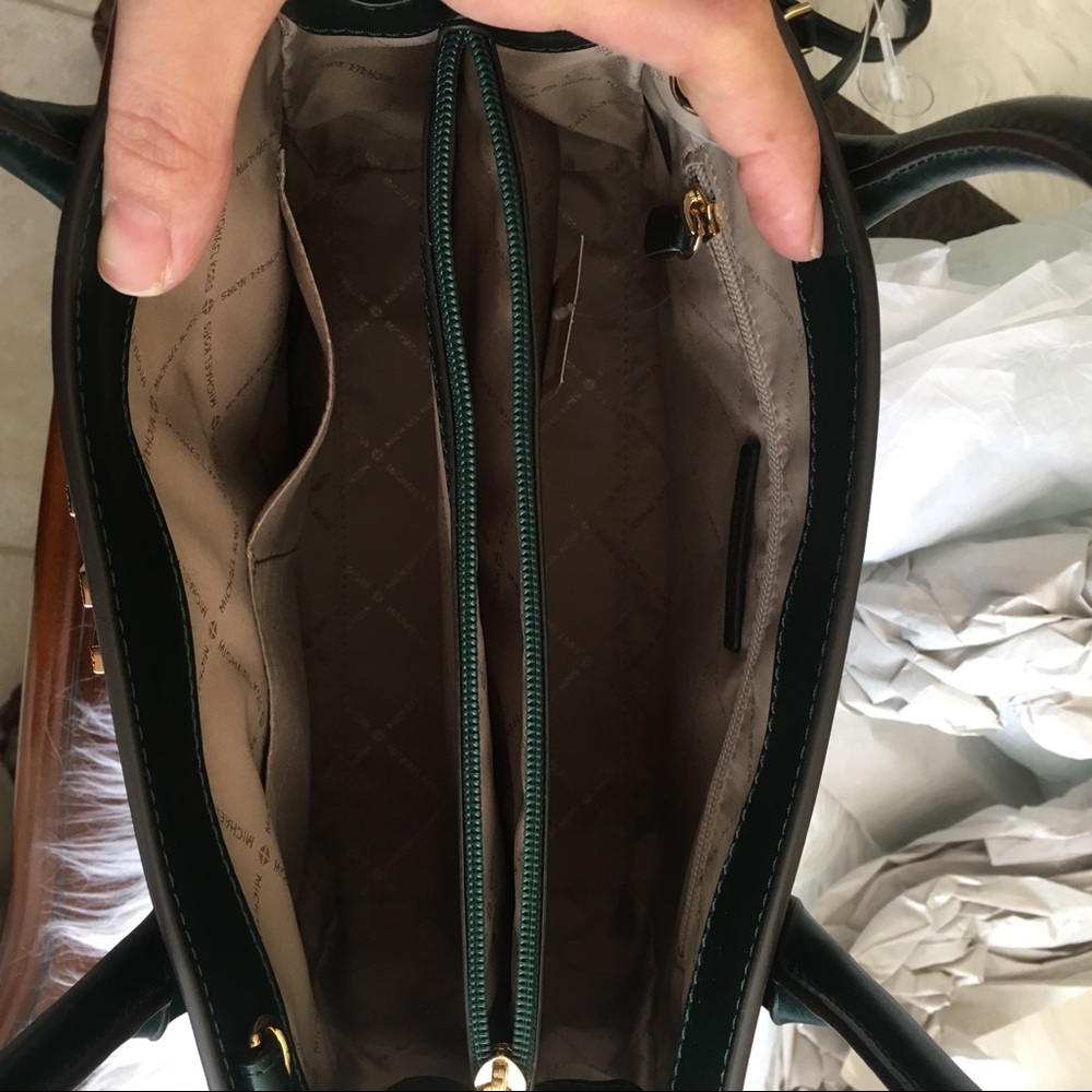 Michael Kors Montgomery Large Satchel & wallet - Picture 7 of 7